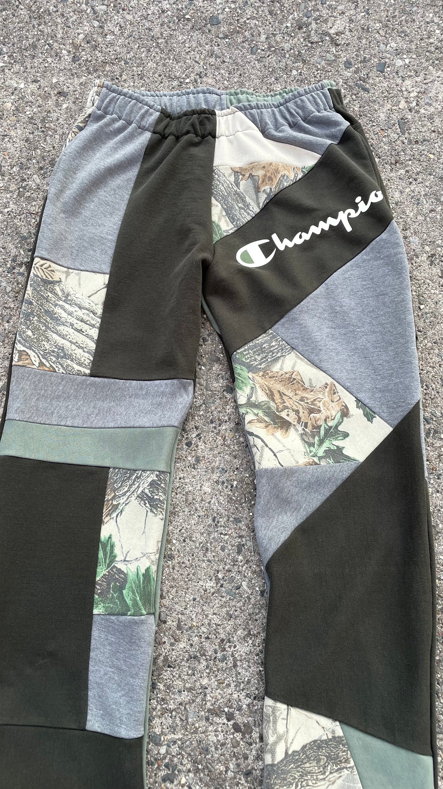 1/1 Upcycled Patchwork sweatpants - L