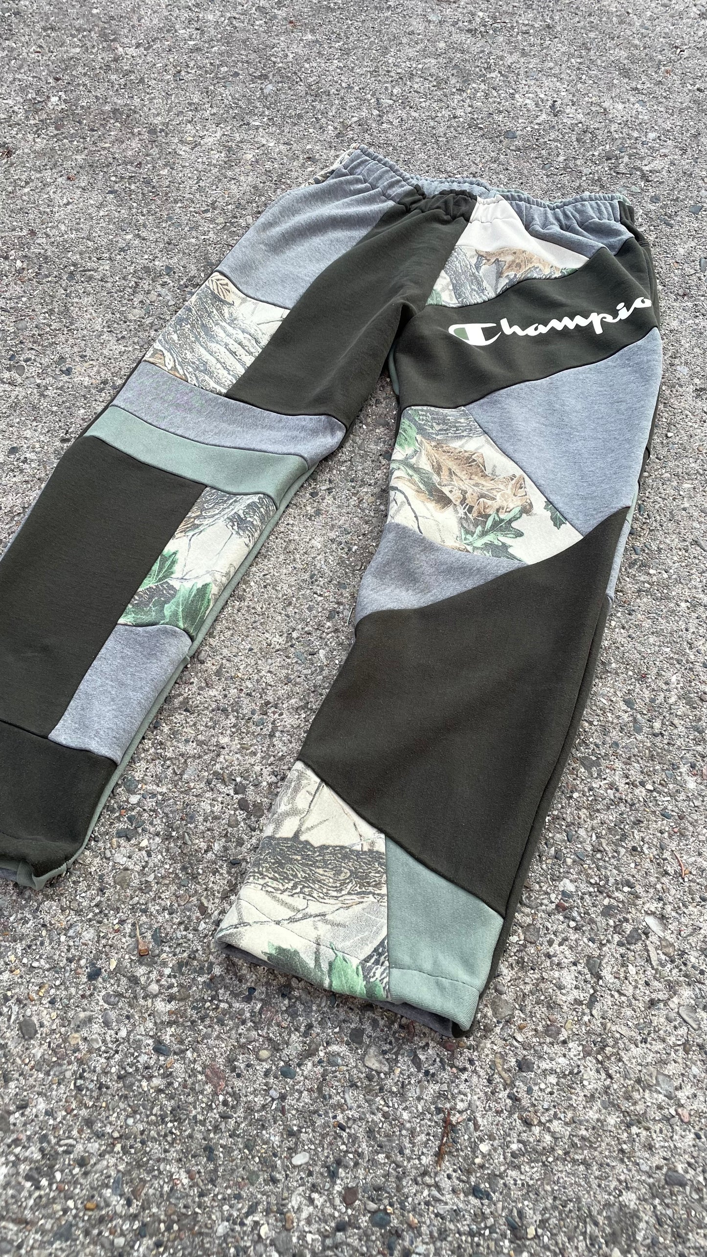 1/1 Upcycled Patchwork sweatpants - L