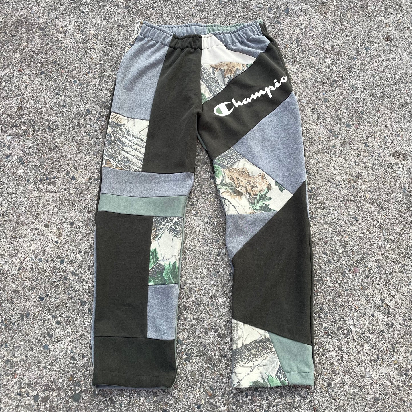 1/1 Upcycled Patchwork sweatpants - L